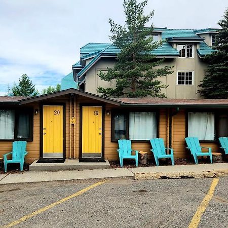 Rundle Mountain Lodge Canmore Bagian luar foto