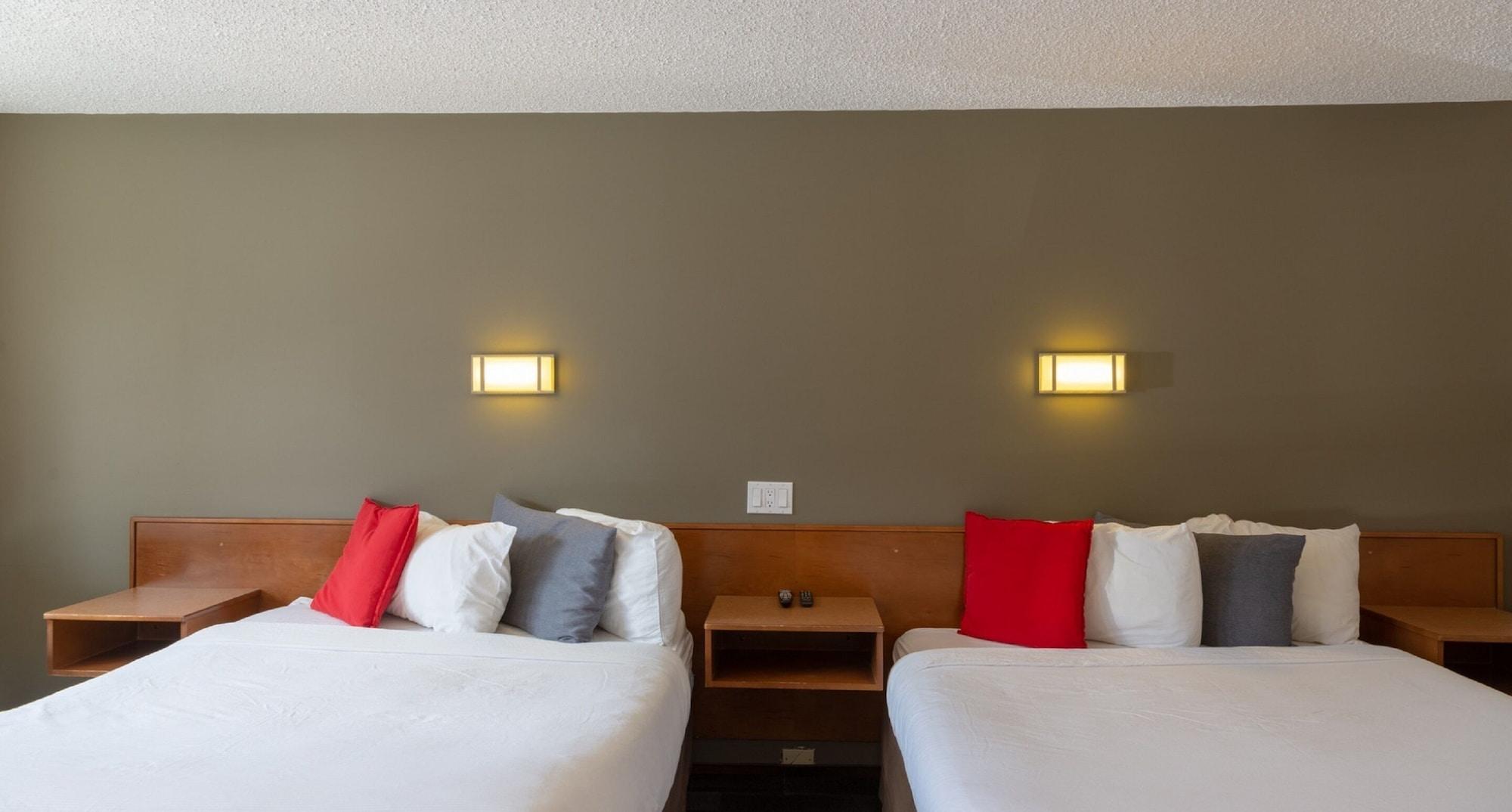 Rundle Mountain Lodge Canmore Bagian luar foto