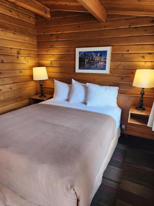 Rundle Mountain Lodge Canmore Bagian luar foto