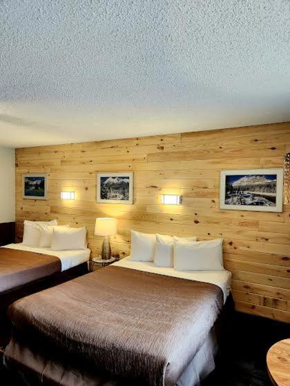 Rundle Mountain Lodge Canmore Bagian luar foto