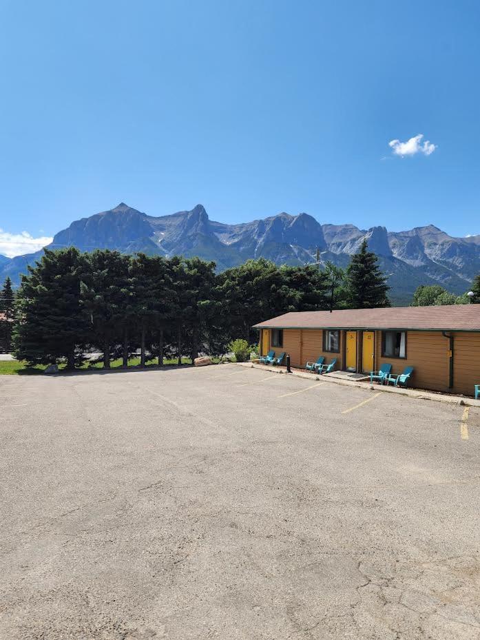 Rundle Mountain Lodge Canmore Bagian luar foto