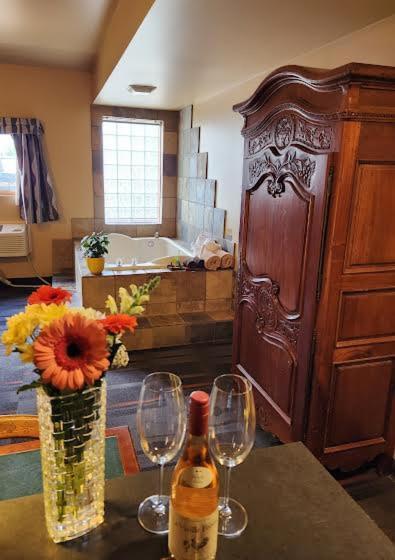Rundle Mountain Lodge Canmore Bagian luar foto