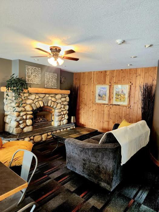 Rundle Mountain Lodge Canmore Bagian luar foto