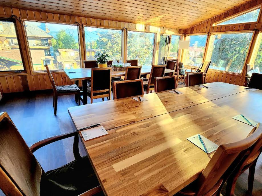Rundle Mountain Lodge Canmore Bagian luar foto