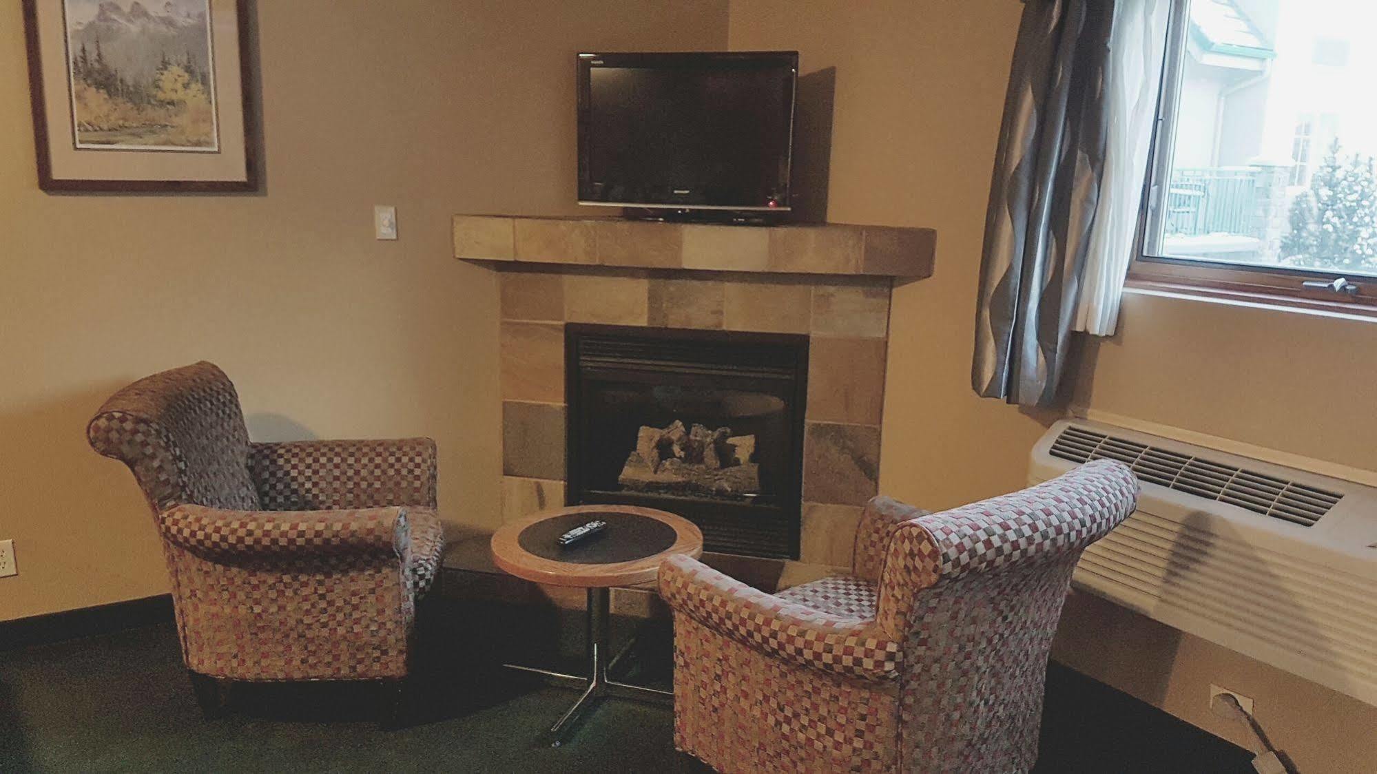 Rundle Mountain Lodge Canmore Bagian luar foto