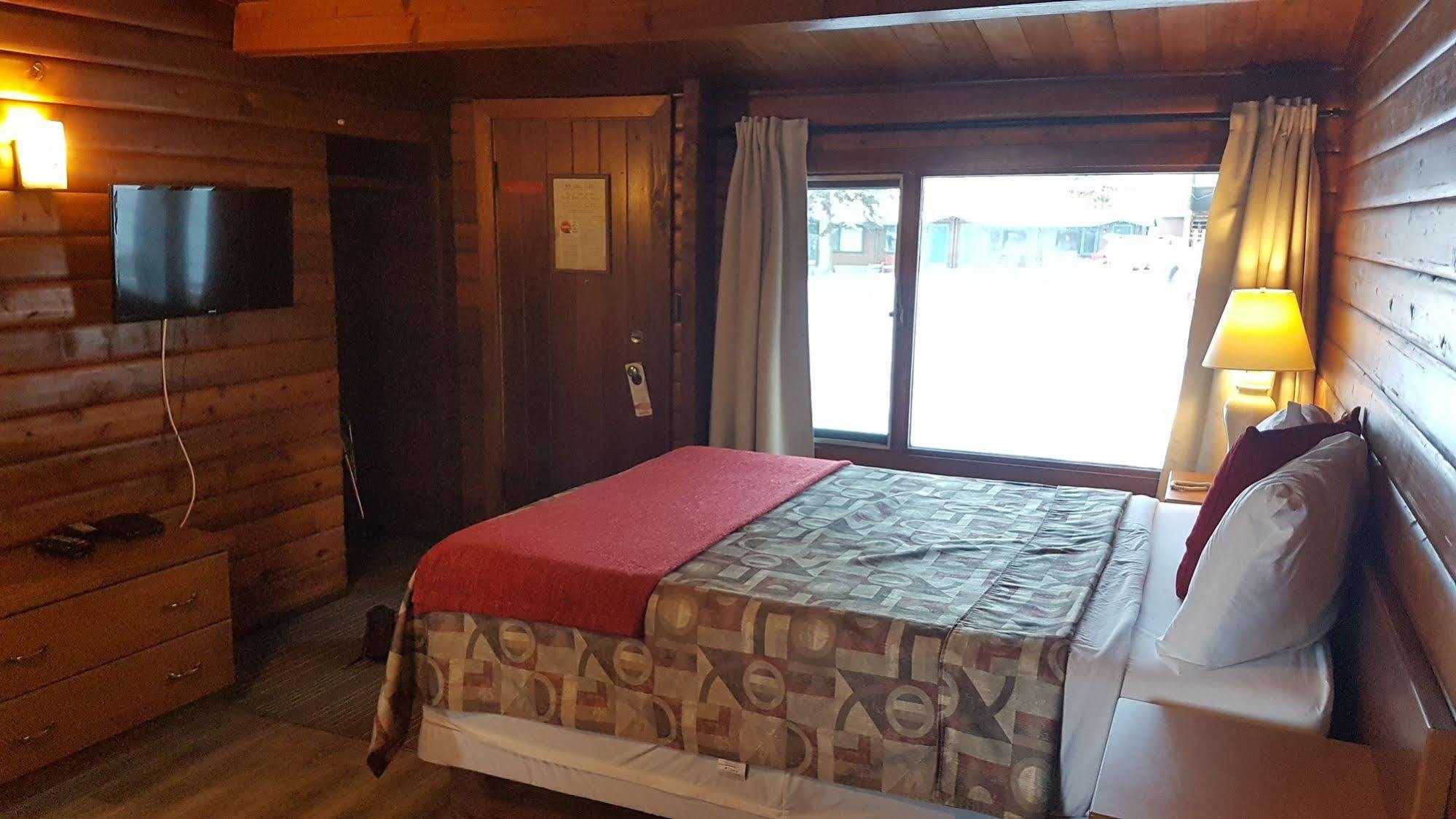 Rundle Mountain Lodge Canmore Bagian luar foto